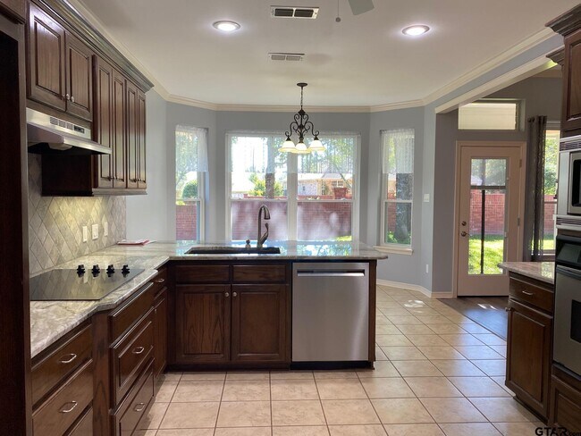 Foto del edificio - 5402 Andover Dr