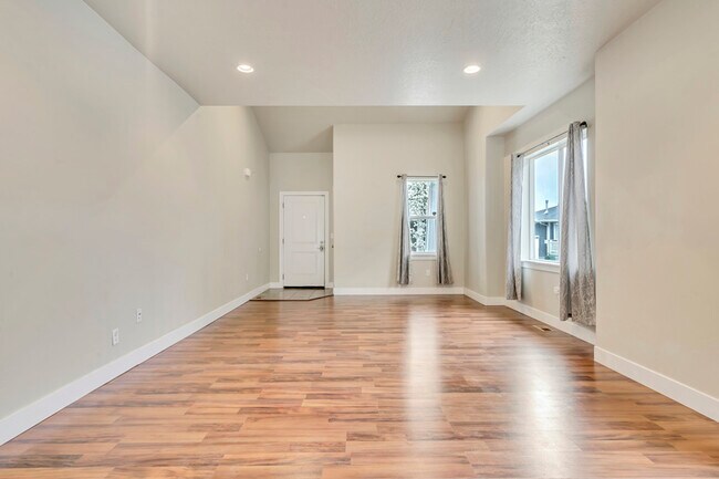 Building Photo - 931 Delorean Ln
