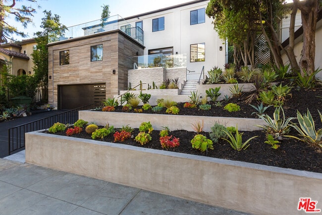 Building Photo - 939 Westholme Ave