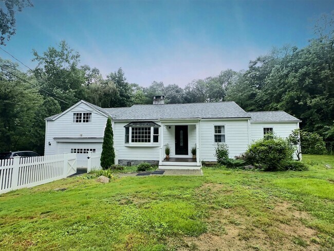 Foto del edificio - 158 Jelliff Mill Rd