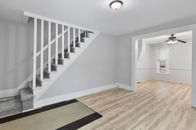 Building Photo - Beautifully Updated 2-Bedroom Duplex in Gr...