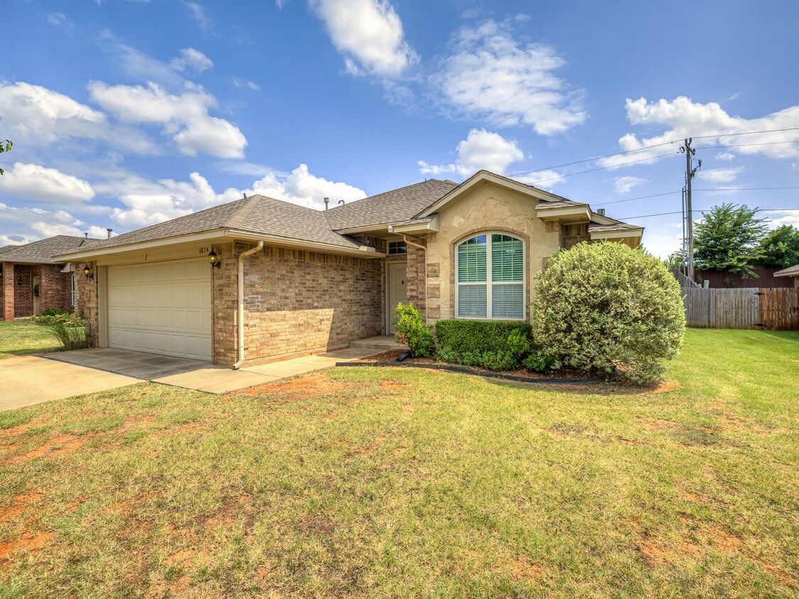 Primary Photo - FREE AUGUST RENT + 3 Bedroom home in Deer ...