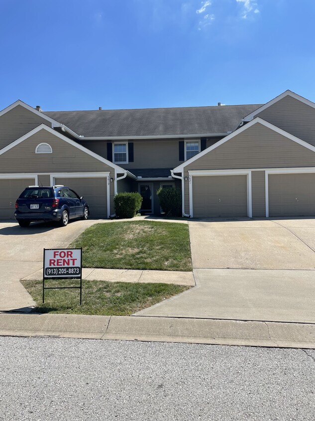 Foto principal - 5617-5623 NW 66th Terrace