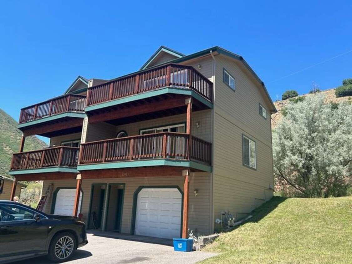 Primary Photo - Newly Renovated Duplex in West Glenwood!