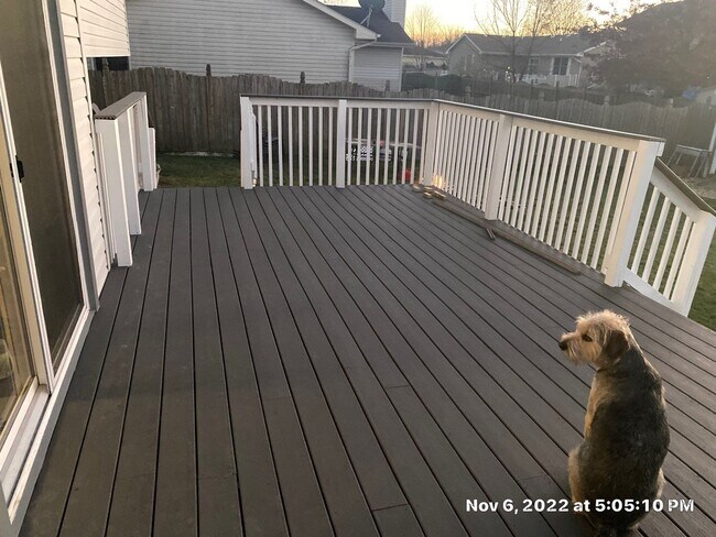 new composite deck - 1905 Winger Dr