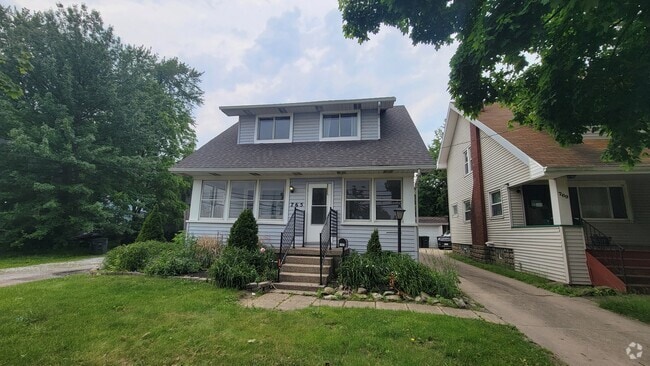 Building Photo - 765 E Buchtel Ave
