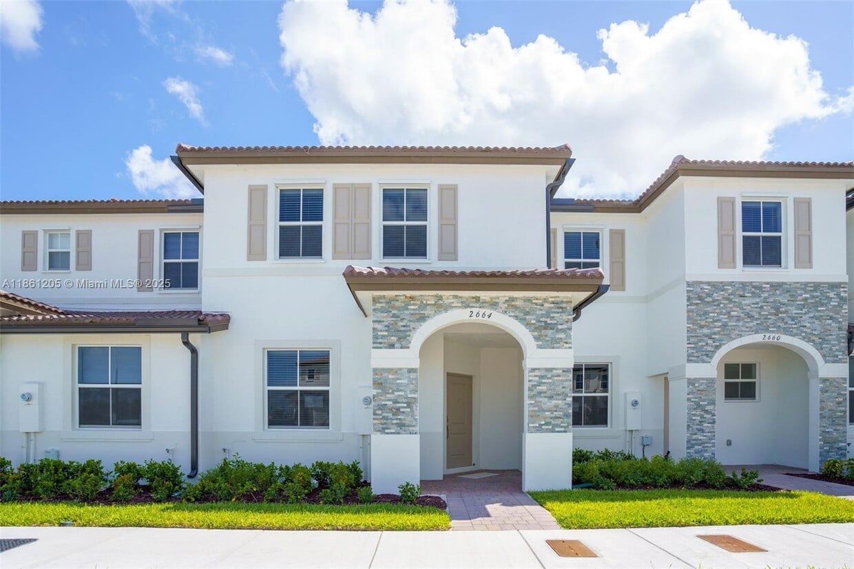 Foto principal - 2664 SE 28th St