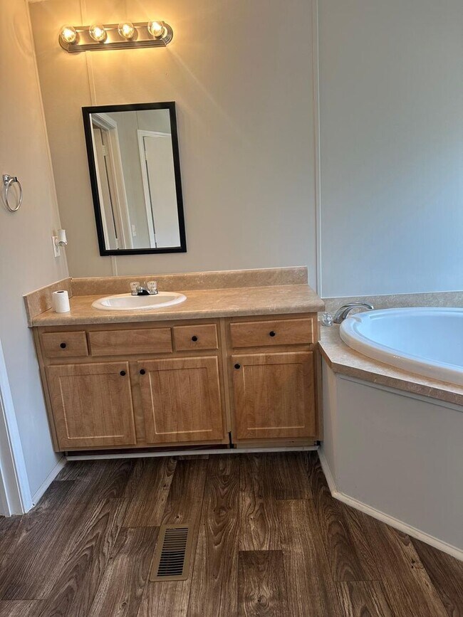 Building Photo - Large nice modular home 1 acre in Mt. Juliet