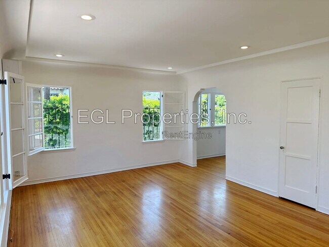 Foto del edificio - 1016 1/2 South Crescent Heights Boulevard