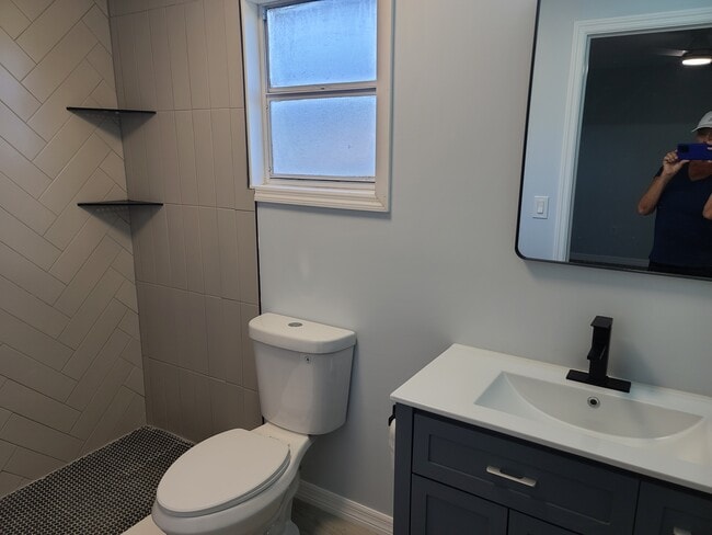 Building Photo - 674 Beard Ave