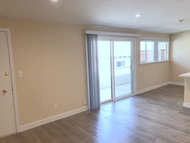 Entrance/Exit to Private Attached Balcony - 419 Avenue G