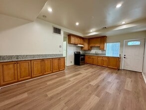Building Photo - 514 Hill Dr