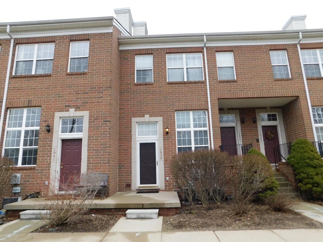 1939 Lindsay Ln, Ann Arbor, MI 48104 Condo for Rent in Ann Arbor, MI