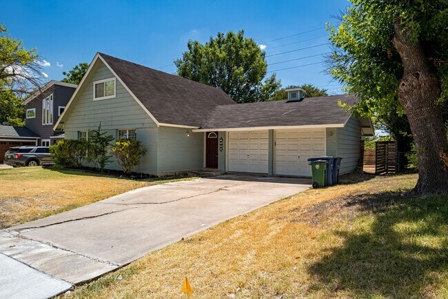 Building Photo - Great Central/East Austin 3 Bedroom, 2 Bath 2 Story Home