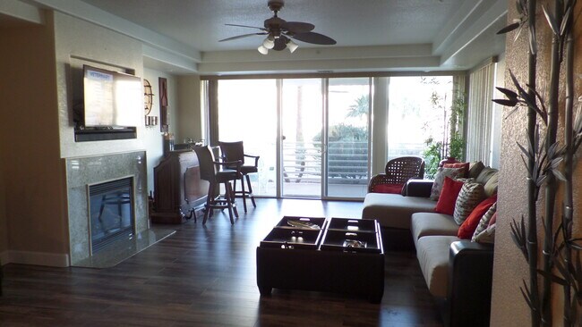 Foto del edificio - VACATION RENTAL - Condo on the River