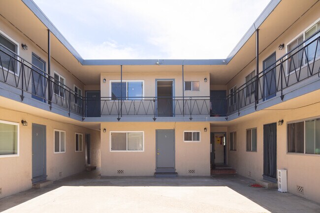 Building Photo - 1590 Oregon St
