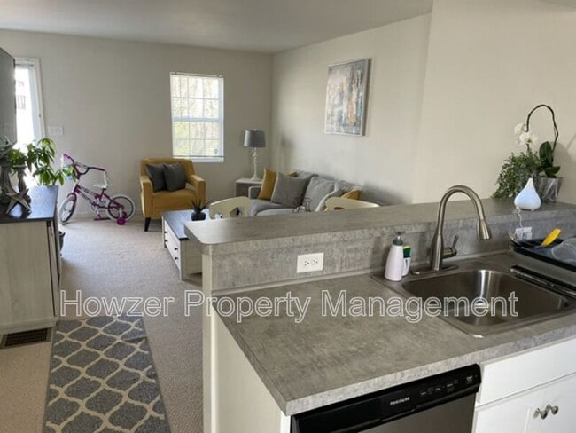 Building Photo - 17 High School Rd