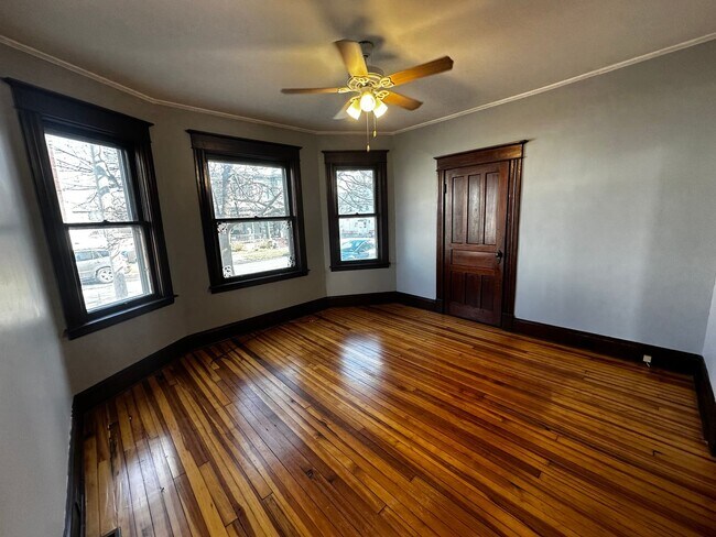 Foto del edificio - 60 McElwain Ave