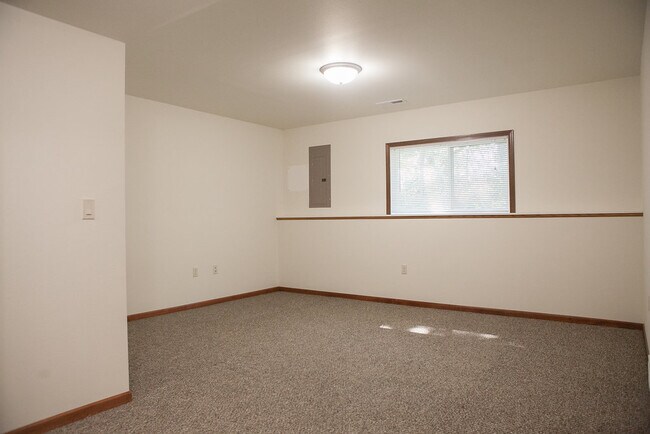 Building Photo - 602 Tamarack Trail