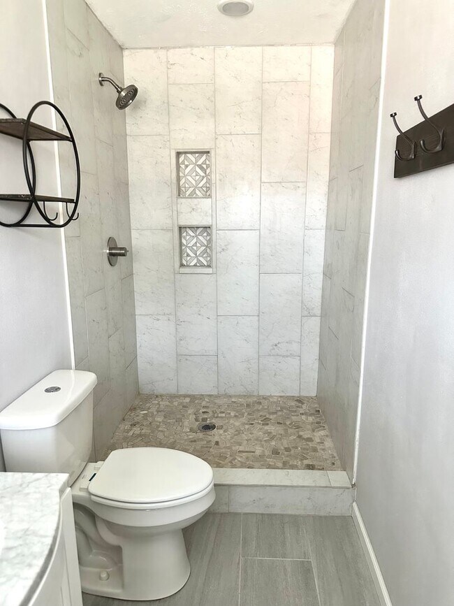 Foto del edificio - 3 Bedroom Home For Rent! Available in May