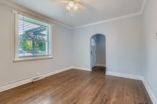 Building Photo - *Move in Special* Newly Remodeled 2-Bed, 2...