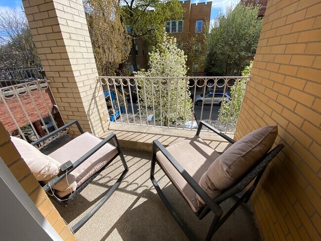 Foto del edificio - 1002 N Oakley Blvd