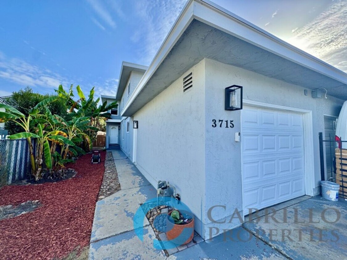 Primary Photo - Beautifully Renovated 4BD/2BA Home in Cent...