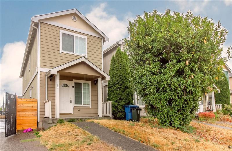 Beautiful spacious 3bedroom 2.5 bath home... House for Rent in