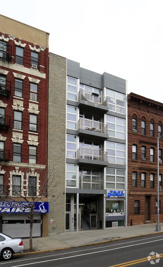Building Photo - 615 E 138th St