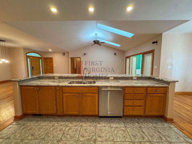 Foto del edificio - Lake Monticello 4Bed/3Bath Rental