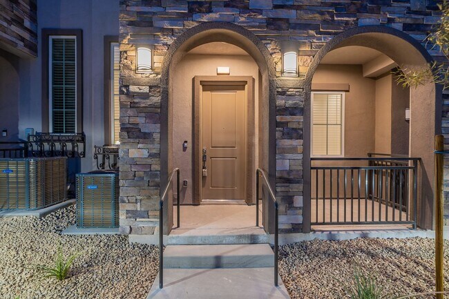 Building Photo - Townhome in Providence Gated Community!