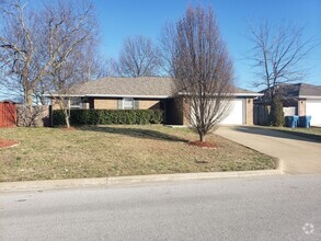 Building Photo - 4606 S Ridgeview Ave