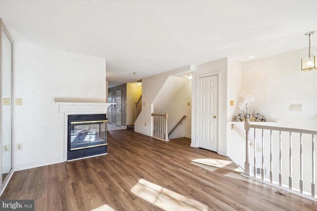 Foto del edificio - 2409 Simpkins Farm Dr