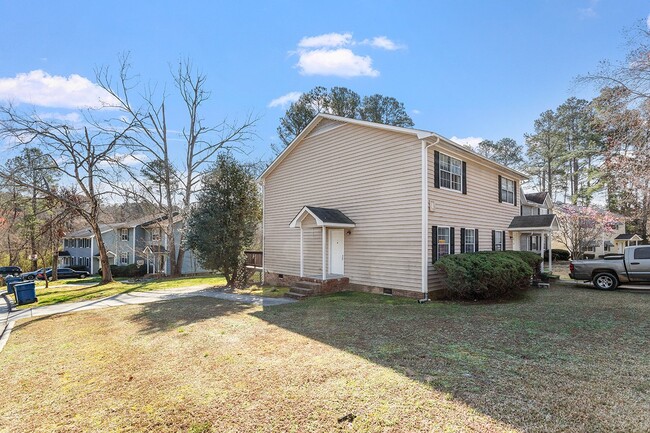 Building Photo - Renovated 2 bed and 1.5 bath townhome in D...