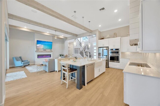 Foto del edificio - 615 Mirabay Blvd