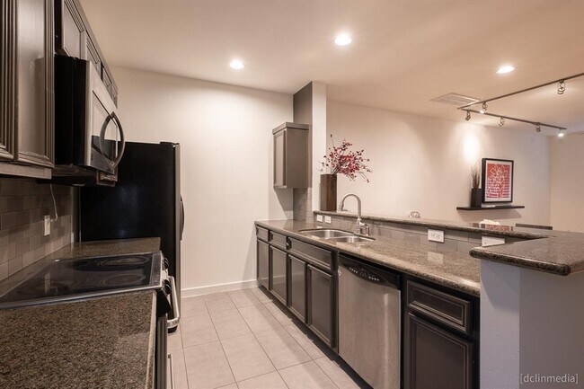 Foto del edificio - 902 W Heights Hollow Ln