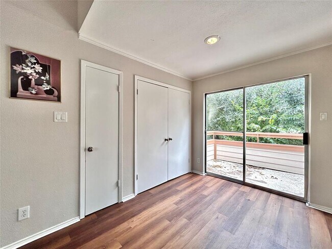 Foto del edificio - 7111 E Hwy 290