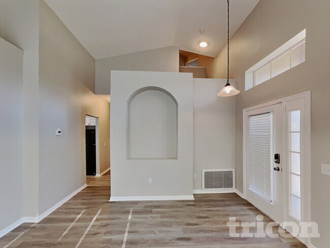 Foto del edificio - 5421 Dahlia Reserve Dr