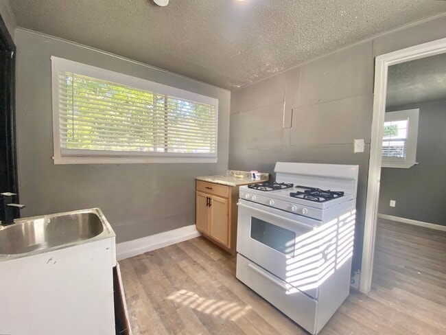 Building Photo - 2123 21st St