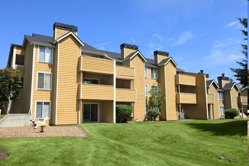 Plaza Bryson - Bower Village