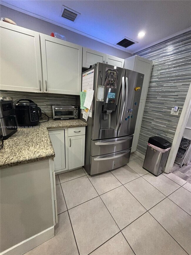 Foto del edificio - 8611 NW 26th St