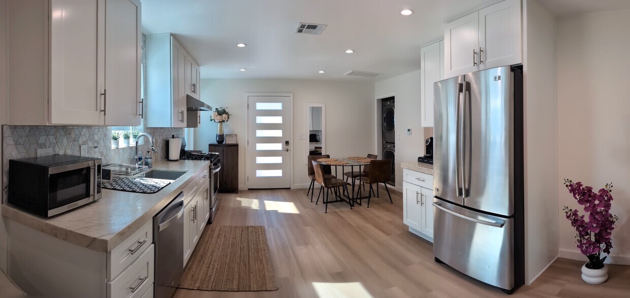 Foto principal - 6328 Mary Ellen Ave