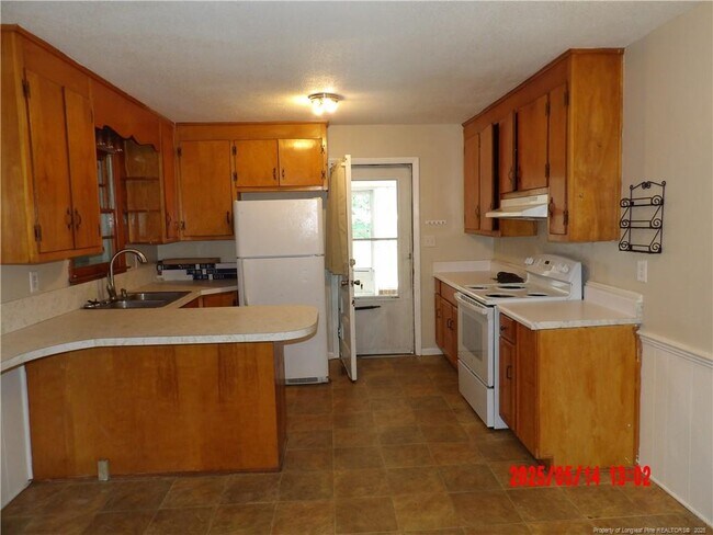 Foto del edificio - 8901 Cliffdale Rd