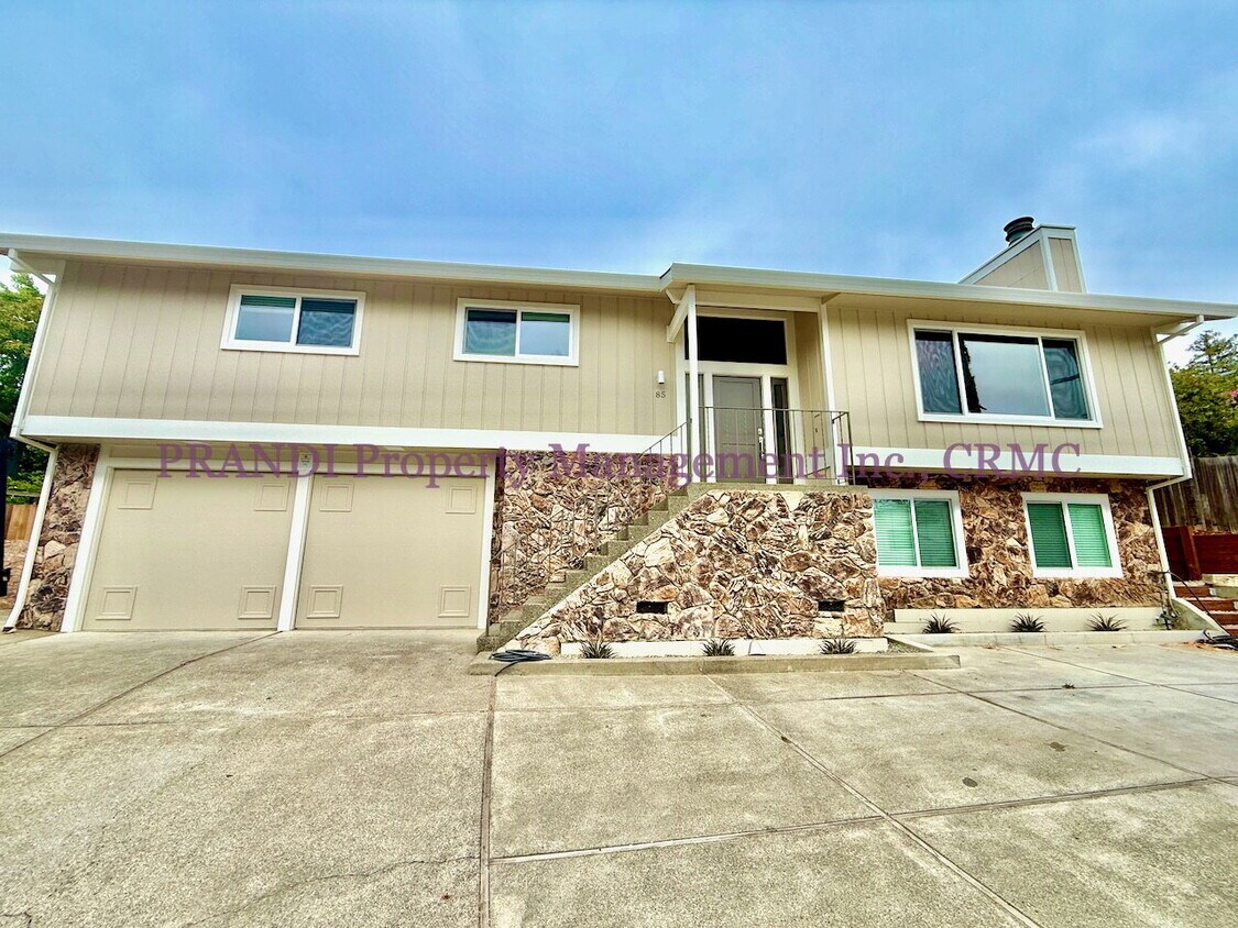 Foto principal - Beautifully Renovated Home in the Heart of...