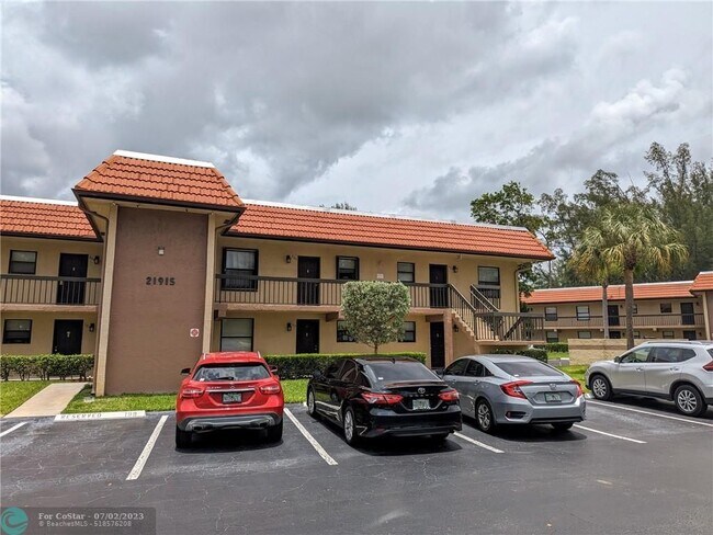 Building Photo - 21915 Lake Forest Cir