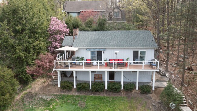 Foto del edificio - 5 Juniper Ln