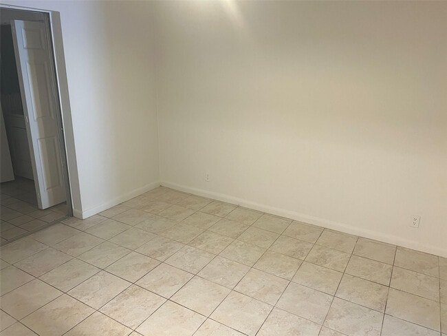 Building Photo - 6548 SW 41st St