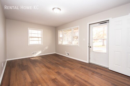 Building Photo - Ranch-style Duplex near Downtown Olathe  #314