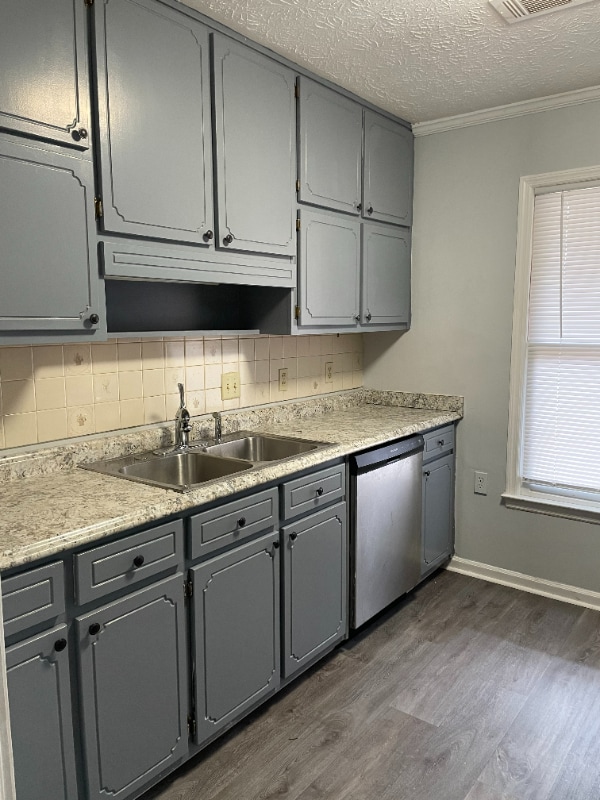 Building Photo - 8058 Woodlake Dr