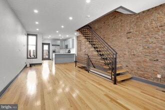 Building Photo - 2619 W Thompson St